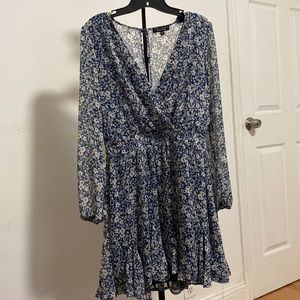Junior’s blue floral V-neck dress